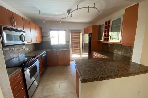 Condominio en alquiler en North Miami Beach, Florida, 2 dormitorios, 103.96 m2 № 1620753 - foto 1