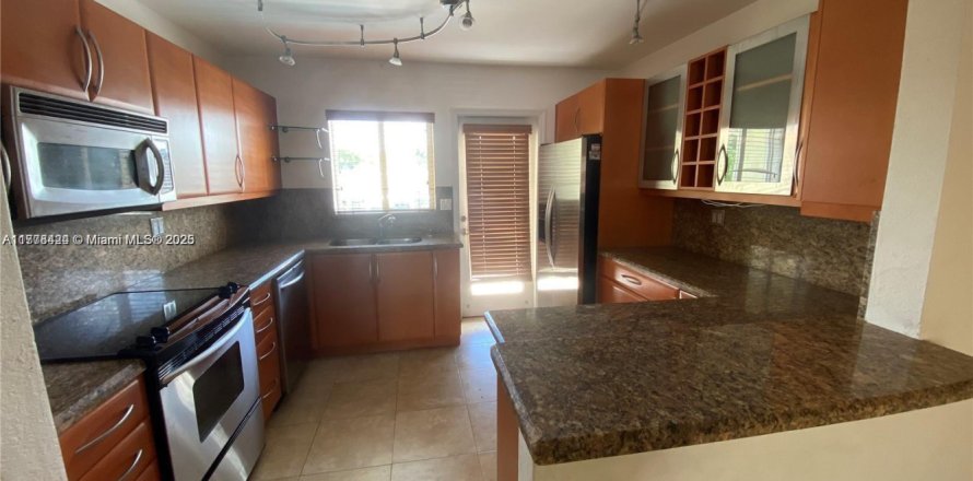 Condo in North Miami Beach, Florida, 2 bedrooms № 1620753