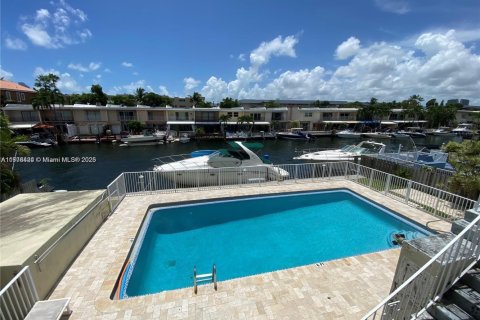 Condo in North Miami Beach, Florida, 2 bedrooms  № 1620753 - photo 7
