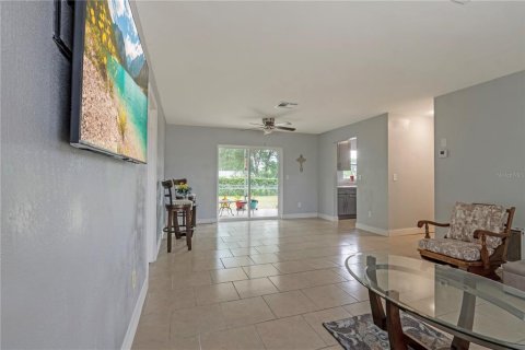 Villa ou maison à vendre à Deltona, Floride: 2 chambres, 95.22 m2 № 2339284 - photo 3