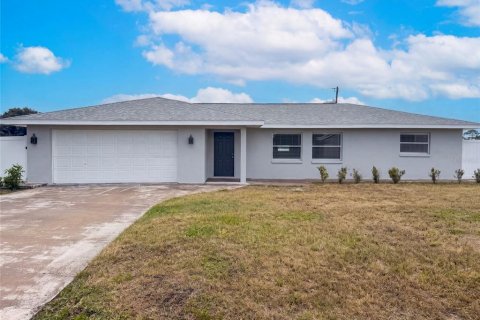 Villa ou maison à North Port, Floride 3 chambres, 137.12 m2 № 2310574