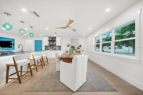 Villa ou maison à vendre à Bradenton, Floride: 3 chambres, 165.46 m2 № 2426849 - photo 8