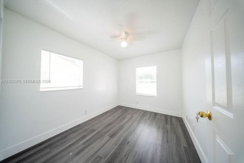 Villa ou maison à vendre à North Lauderdale, Floride: 3 chambres, 103.68 m2 № 2411223 - photo 18