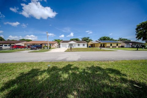 Villa ou maison à vendre à North Lauderdale, Floride: 3 chambres, 103.68 m2 № 2411223 - photo 22