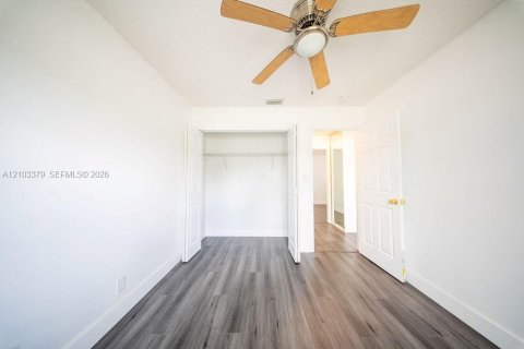 Villa ou maison à vendre à North Lauderdale, Floride: 3 chambres, 103.68 m2 № 2411223 - photo 17