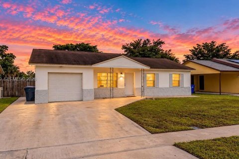 Villa ou maison à North Lauderdale, Floride 3 chambres, 103.68 m2 № 2411223