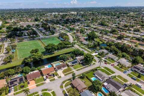 Villa ou maison à vendre à North Lauderdale, Floride: 3 chambres, 103.68 m2 № 2411223 - photo 21