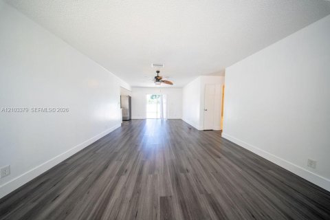 Villa ou maison à vendre à North Lauderdale, Floride: 3 chambres, 103.68 m2 № 2411223 - photo 7