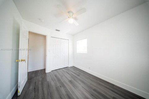 Villa ou maison à vendre à North Lauderdale, Floride: 3 chambres, 103.68 m2 № 2411223 - photo 19