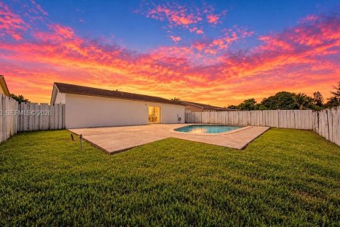 Villa ou maison à vendre à North Lauderdale, Floride: 3 chambres, 103.68 m2 № 2411223 - photo 2
