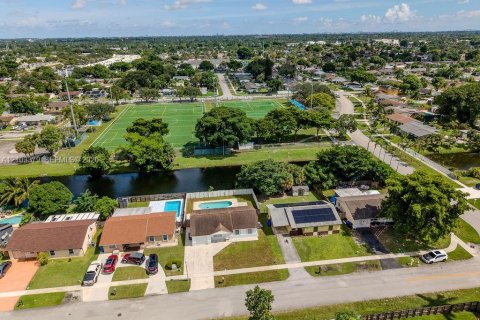Villa ou maison à vendre à North Lauderdale, Floride: 3 chambres, 103.68 m2 № 2411223 - photo 20