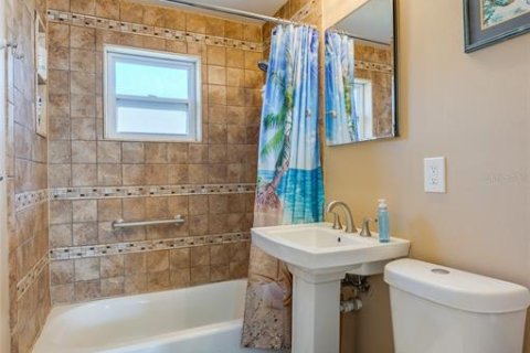 House in South Daytona, Florida 3 bedrooms, 92.9 sq.m. № 2152192 - photo 16
