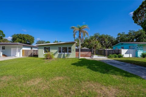 House in South Daytona, Florida 3 bedrooms, 92.9 sq.m. № 2152192 - photo 3