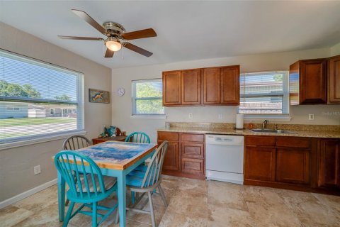 House in South Daytona, Florida 3 bedrooms, 92.9 sq.m. № 2152192 - photo 9