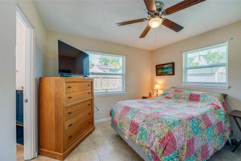 House in South Daytona, Florida 3 bedrooms, 92.9 sq.m. № 2152192 - photo 12