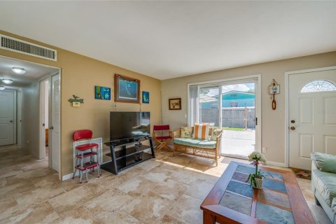 House in South Daytona, Florida 3 bedrooms, 92.9 sq.m. № 2152192 - photo 7