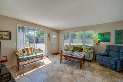 House in South Daytona, Florida 3 bedrooms, 92.9 sq.m. № 2152192 - photo 8