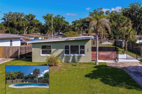 House in South Daytona, Florida 3 bedrooms, 92.9 sq.m. № 2152192