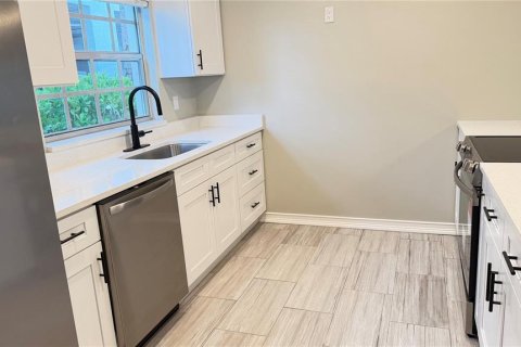 Condo in Clearwater, Florida, 2 bedrooms № 2277324 - photo 4