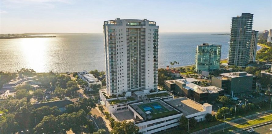 Condo à Tampa, Floride, 3 chambres  № 2428893