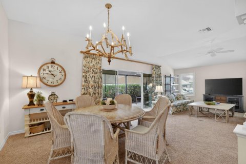 House in The Villages, Florida 3 bedrooms, 176.98 sq.m. № 2190967 - photo 19