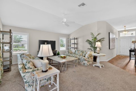 House in The Villages, Florida 3 bedrooms, 176.98 sq.m. № 2190967 - photo 12