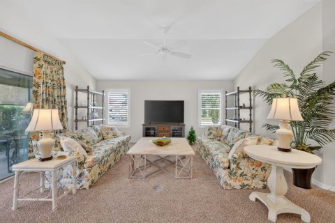 House in The Villages, Florida 3 bedrooms, 176.98 sq.m. № 2190967 - photo 11