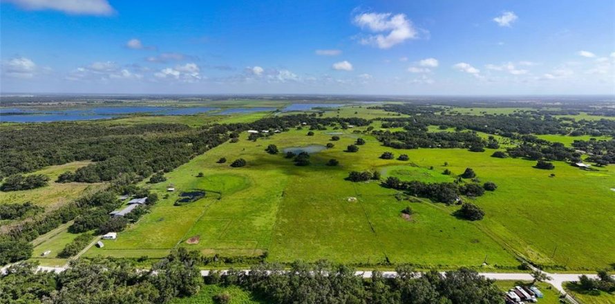 Land in Myakka City, Florida № 1857767