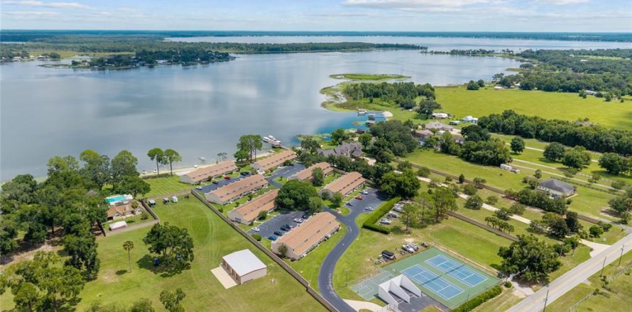 Condominio en Summerfield, Florida, 2 dormitorios № 1894330