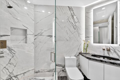 Condominio en alquiler en Sunny Isles Beach, Florida, 4 dormitorios, 277.5 m2 № 1951960 - foto 30