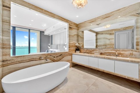 Condominio en alquiler en Sunny Isles Beach, Florida, 4 dormitorios, 277.5 m2 № 1951960 - foto 21