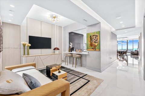 Condominio en alquiler en Sunny Isles Beach, Florida, 4 dormitorios, 277.5 m2 № 1951960 - foto 11
