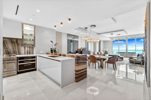 Condominio en alquiler en Sunny Isles Beach, Florida, 4 dormitorios, 277.5 m2 № 1951960 - foto 6