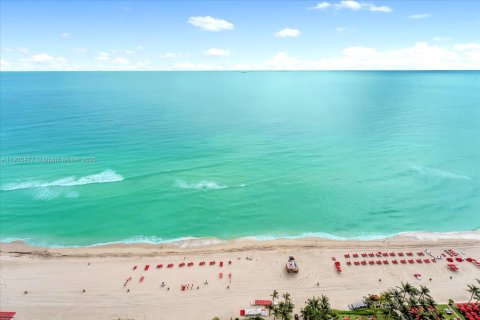 Condominio en alquiler en Sunny Isles Beach, Florida, 4 dormitorios, 277.5 m2 № 1951960 - foto 18