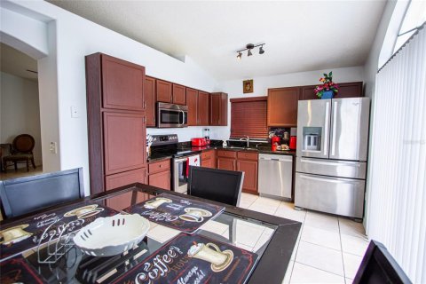 Villa ou maison à louer à Kissimmee, Floride: 3 chambres, 112.04 m2 № 2104257 - photo 12
