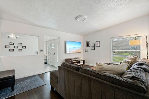 House in Orlando, Florida 2 bedrooms, 93.18 sq.m. № 1609748 - photo 9