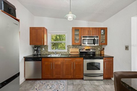 House in Orlando, Florida 2 bedrooms, 93.18 sq.m. № 1609748 - photo 12