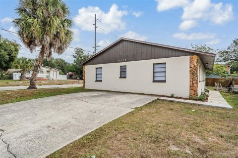 House in Tampa, Florida 4 bedrooms, 159.33 sq.m. № 2113669