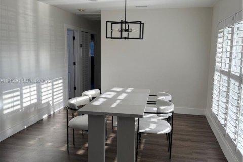 Casa en venta en Cutler Bay, Florida, 5 dormitorios, 190.73 m2 № 2002478 - foto 3