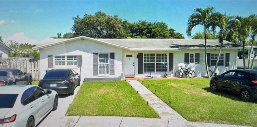 Casa en Cutler Bay, Florida 5 dormitorios, 190.73 m2 № 2002478