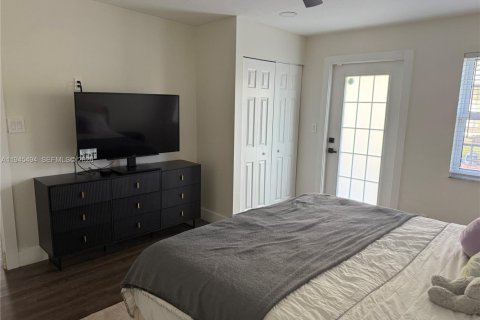 Casa en venta en Cutler Bay, Florida, 5 dormitorios, 190.73 m2 № 2002478 - foto 8