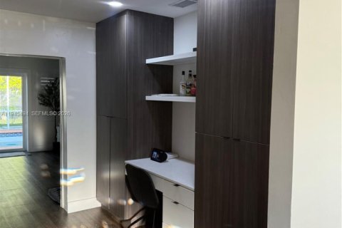 Casa en venta en Cutler Bay, Florida, 5 dormitorios, 190.73 m2 № 2002478 - foto 11