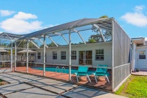 Casa en venta en Cutler Bay, Florida, 5 dormitorios, 190.73 m2 № 2002478 - foto 2