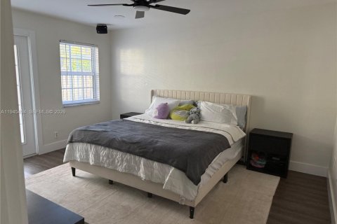 Casa en venta en Cutler Bay, Florida, 5 dormitorios, 190.73 m2 № 2002478 - foto 9