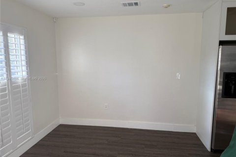 Casa en venta en Cutler Bay, Florida, 5 dormitorios, 190.73 m2 № 2002478 - foto 10