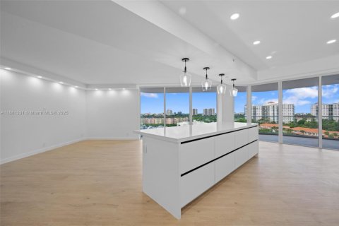 Condominio en alquiler en Aventura, Florida, 2 dormitorios, 141.4 m2 № 1924509 - foto 8