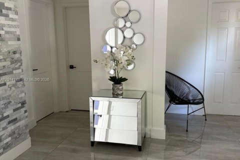 Villa ou maison à louer à Hollywood, Floride: 3 chambres, 122.54 m2 № 2076488 - photo 8