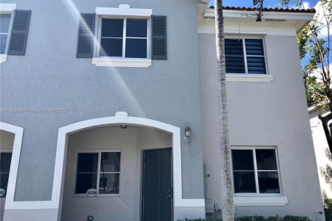 Townhouse in Homestead, Florida 3 bedrooms, 141.03 sq.m. № 1938694 - photo 1
