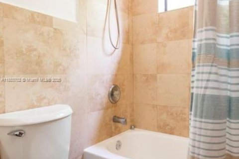 Casa en venta en Homestead, Florida, 6 dormitorios, 282.98 m2 № 1878732 - foto 27