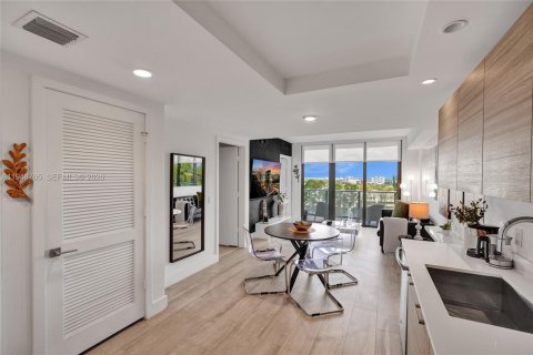 Снять в аренду кондоминиум в Майами, Флорида 1 спальня, 55.09м2, № 2061632 - фото 2